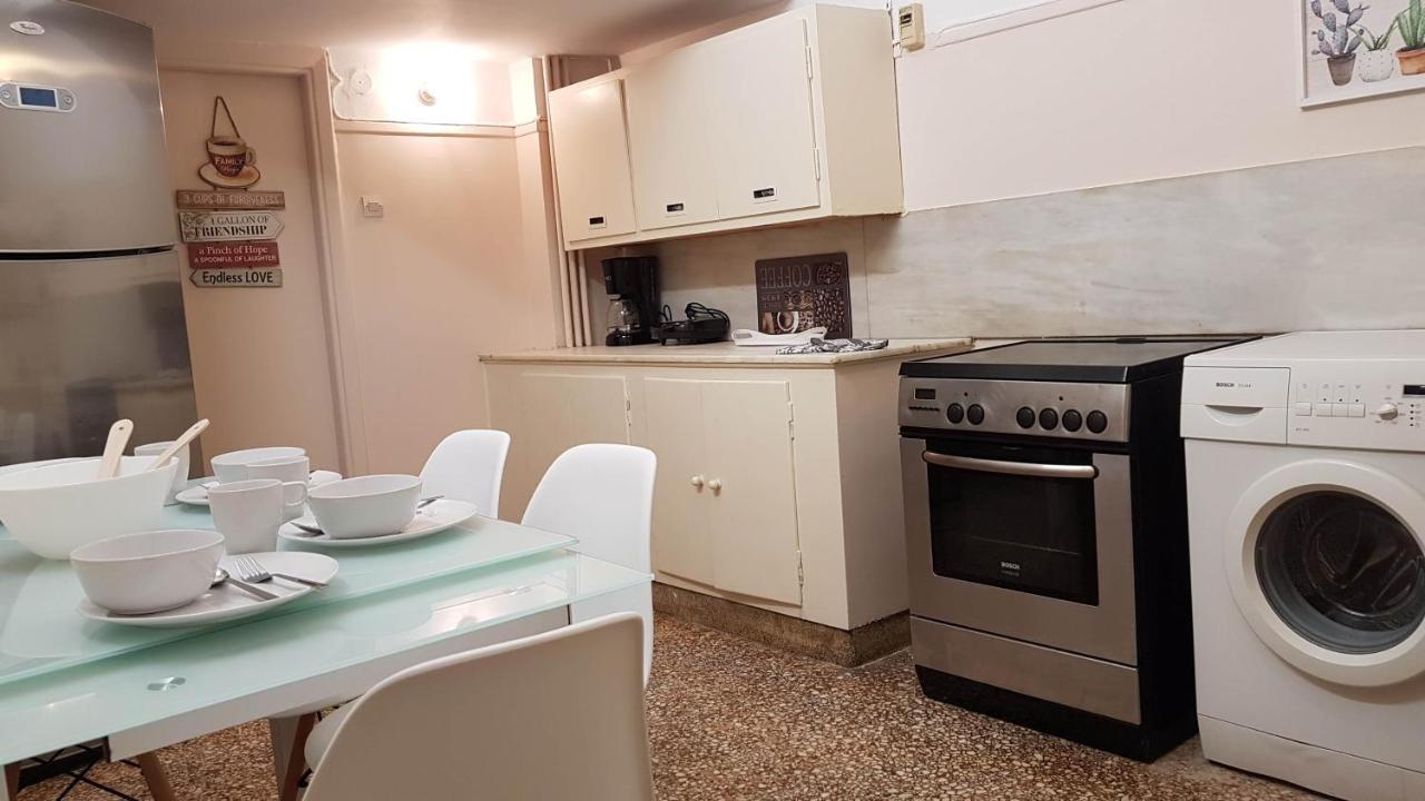 Olive Apartment- Athens Center, 4 Bd, 1.5 Bath Екстериор снимка
