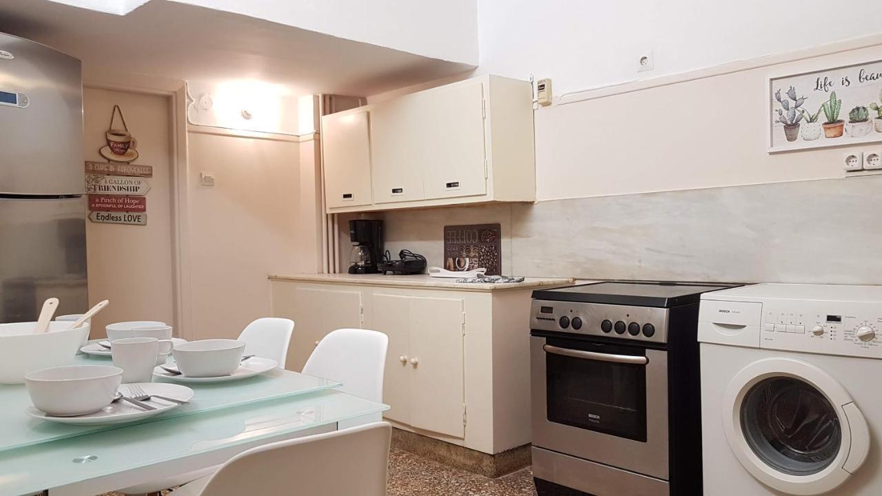 Olive Apartment- Athens Center, 4 Bd, 1.5 Bath Екстериор снимка