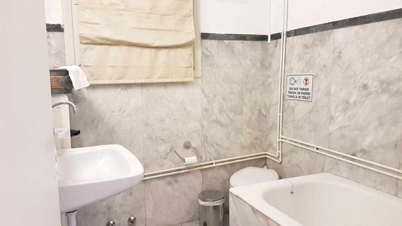 Olive Apartment- Athens Center, 4 Bd, 1.5 Bath Екстериор снимка