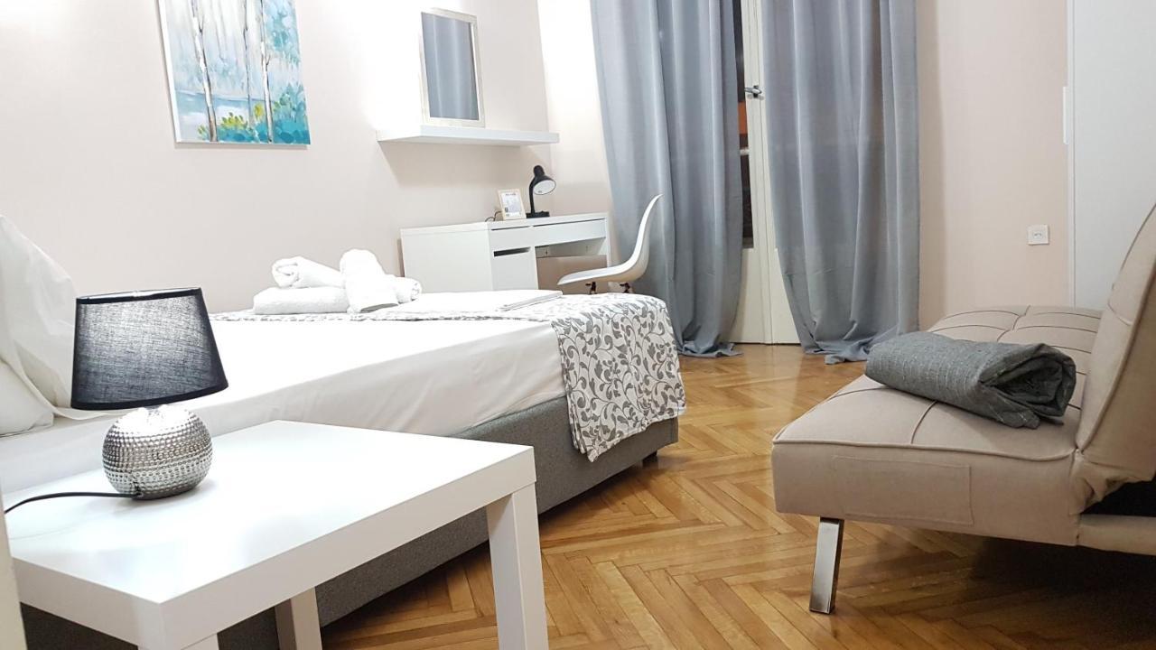 Olive Apartment- Athens Center, 4 Bd, 1.5 Bath Екстериор снимка