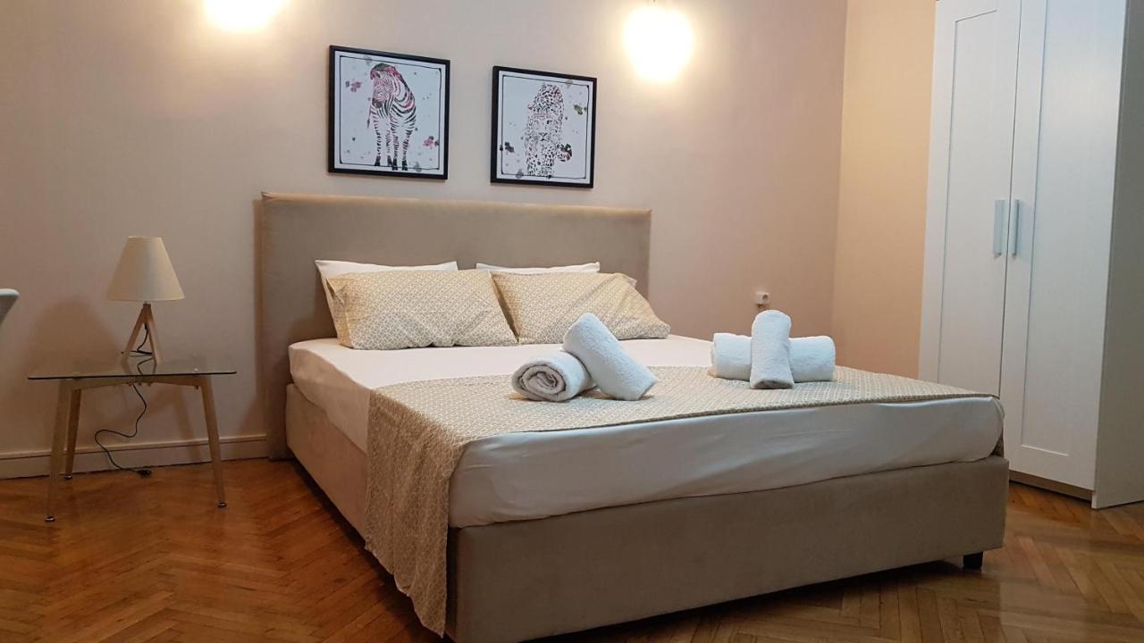 Olive Apartment- Athens Center, 4 Bd, 1.5 Bath Екстериор снимка